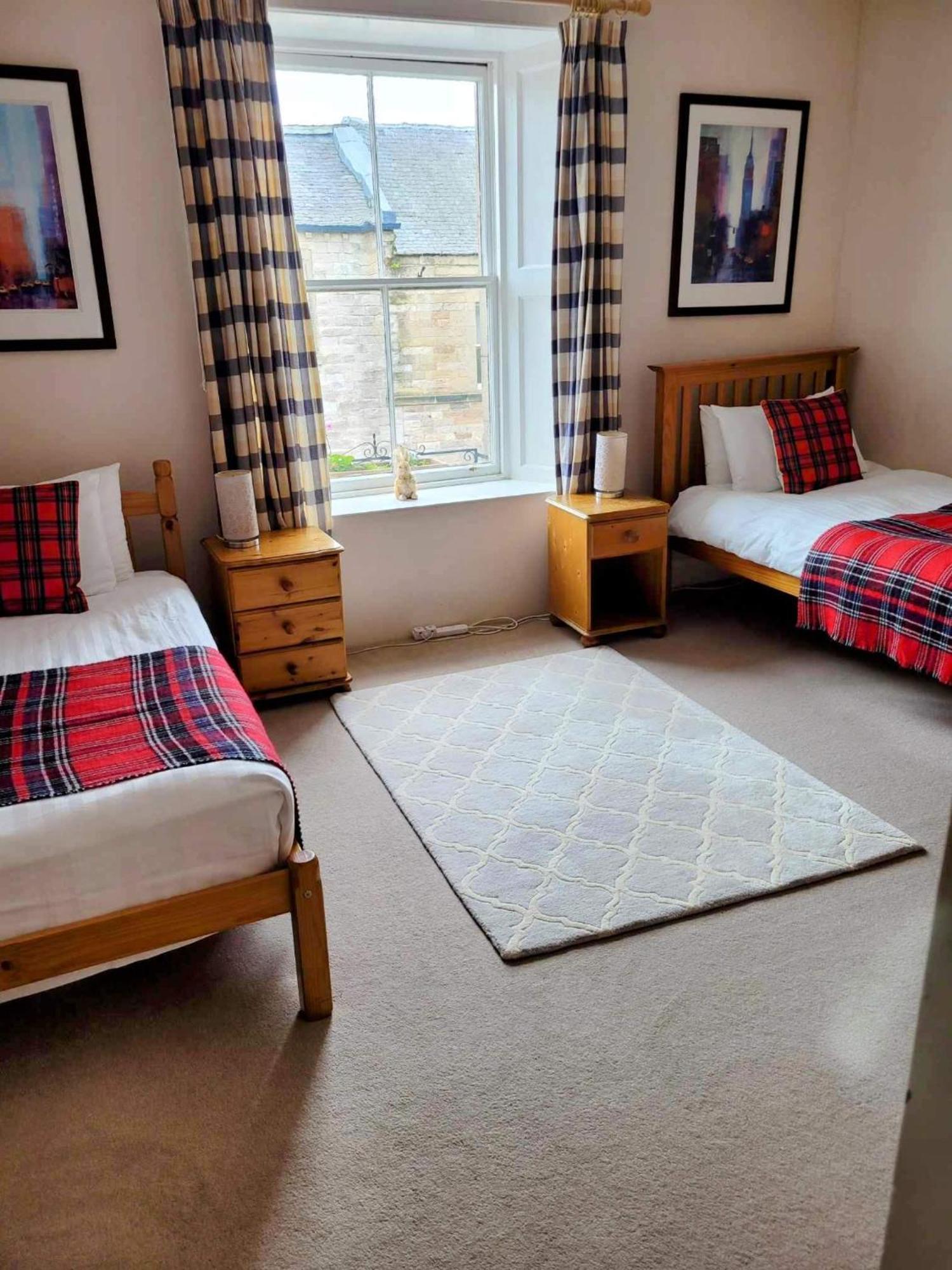 Huge 4 Bed Apt - Perfect Base To Explore The Borders Jedburgh Exterior photo